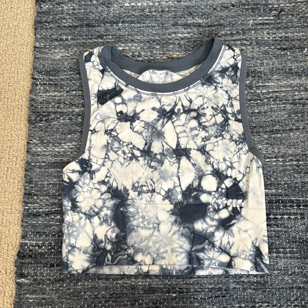 NWOT Colsie Tie Dye workout top